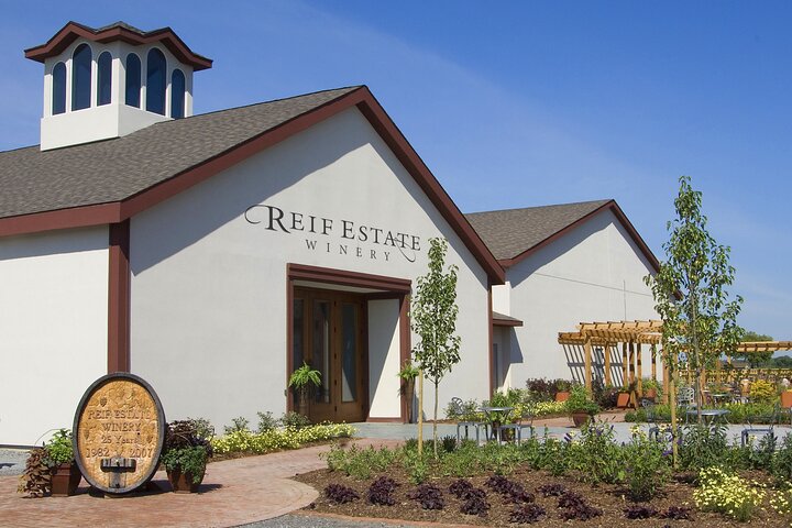 Niagara-on-the-Lake Wine Tours: Your Perfect Tasting Getaway