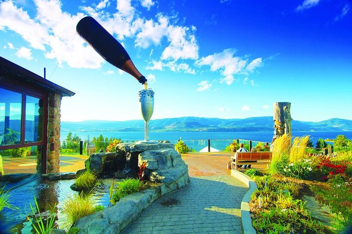 Kelowna Evening Wine Tours: Sunset Sips & Vineyard Magic