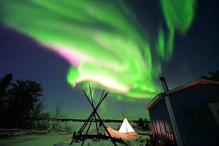 Northern Lights Magic: Top Aurora Borealis Tours for Adventure Seekers