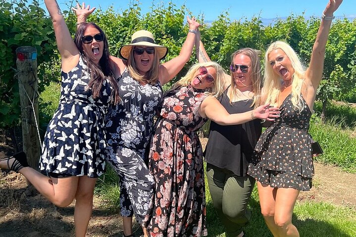 Kelowna Small-Group Wine Tours: Your Ultimate Tasting Adventure